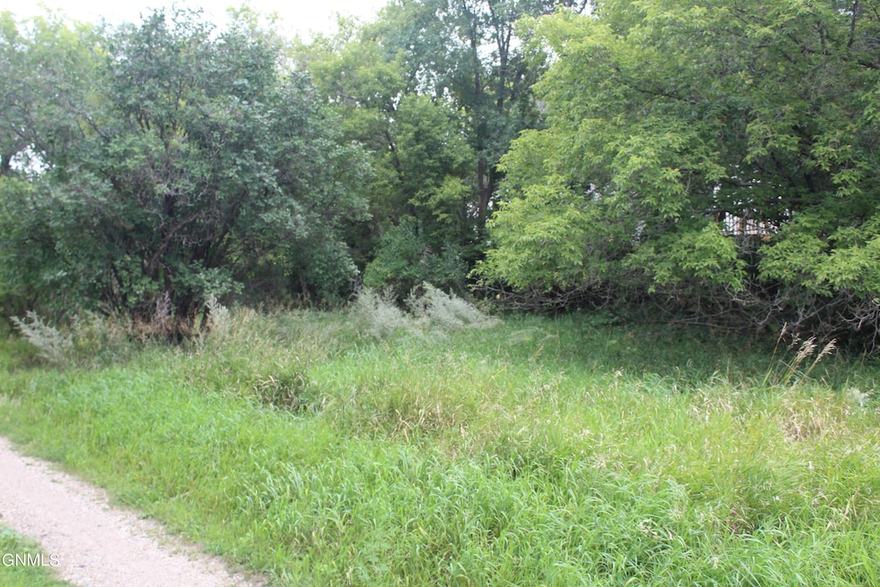 913 3rd Ave NE unit B, Jamestown, ND 58401 - photo 1