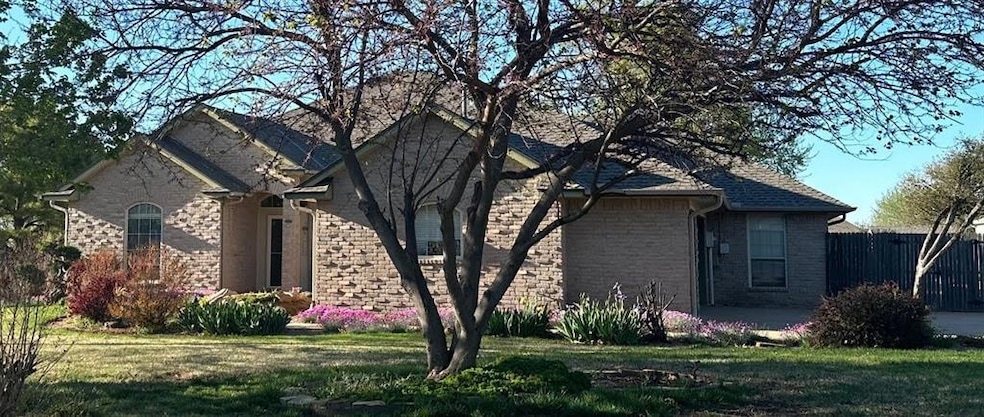 View of front of home featuring a front lawn