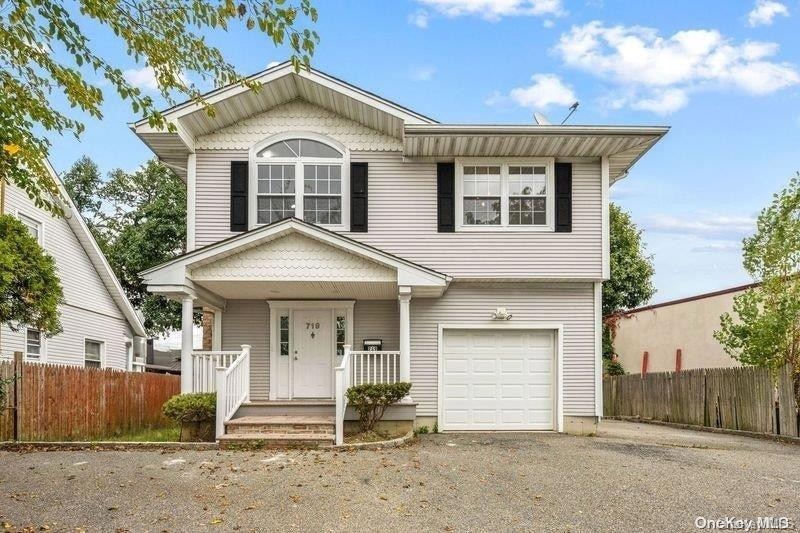 Sold $820,000 • Co-Listing Agent