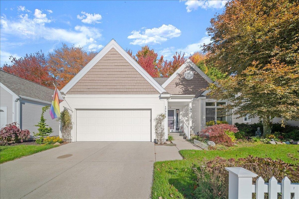 17711 Cobblefield Ln, Spring Lake, MI 49456 - photo 1