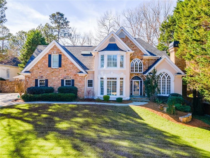 View of front of home featuring a front lawn