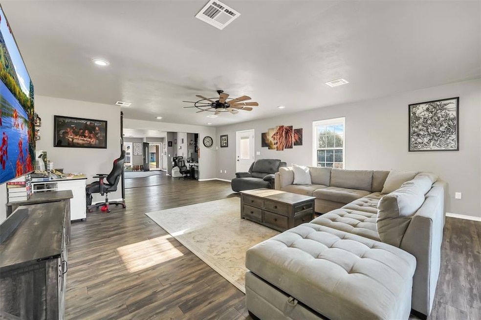 208 Mockingbird Dr S, Altus, OK 73521 - photo 1