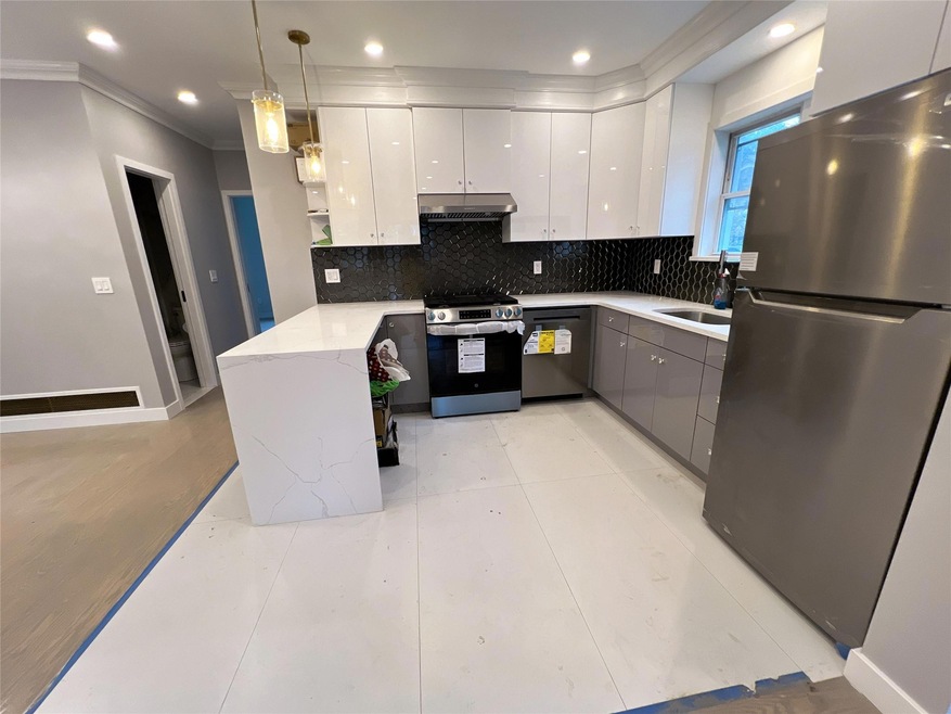 40-1 215th St unit 1, Bayside, NY 11361 - photo 1