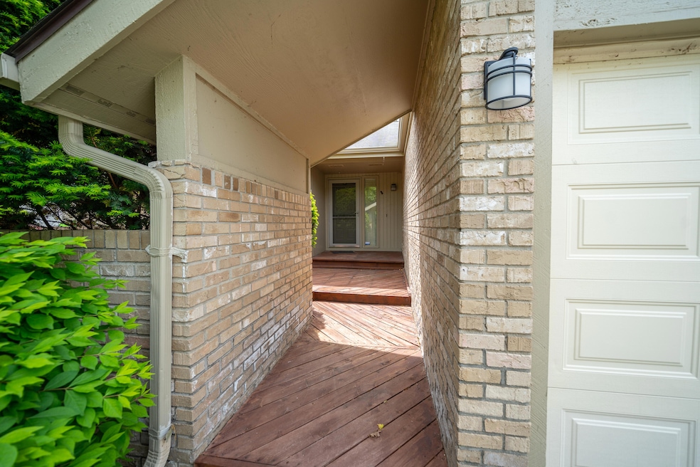 4123-foxpointe-dr-west-bloomfield-mi-uni