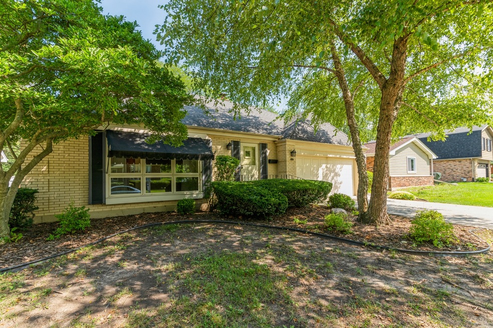 837 Maple Rd, Flossmoor, IL 60422 - photo 1