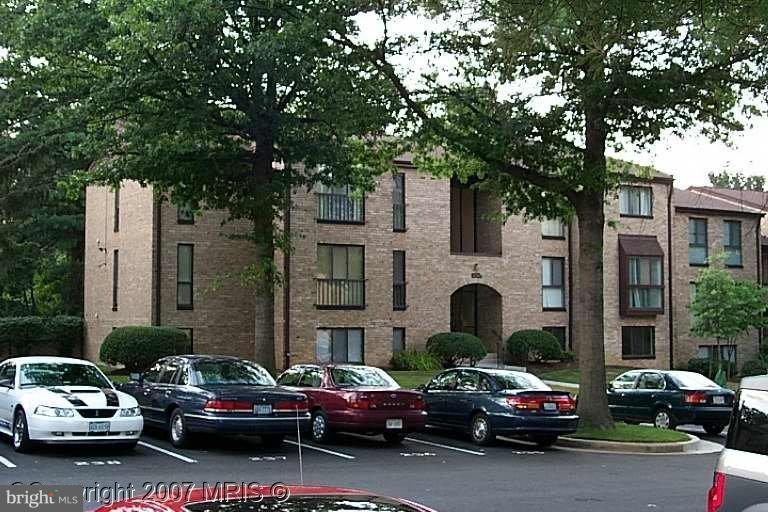2064 Royal Fern Ct unit 2B, Reston, VA 20191 - photo 1