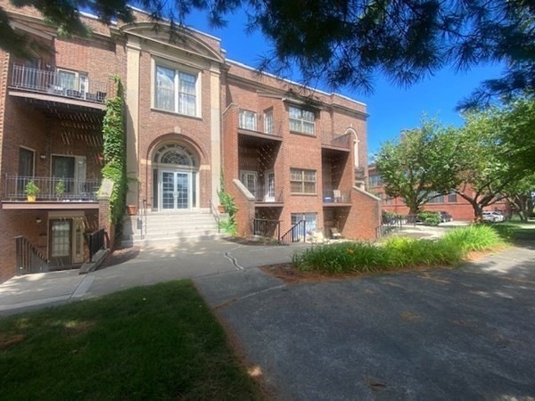 325 Plantation St unit 113, Worcester, MA 01604 - photo 1