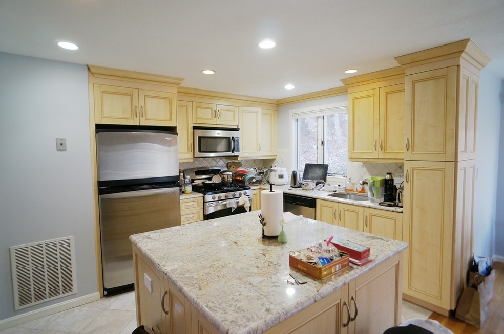 307 Winchester St unit C, Newton Highlands, MA 02461 - photo 1