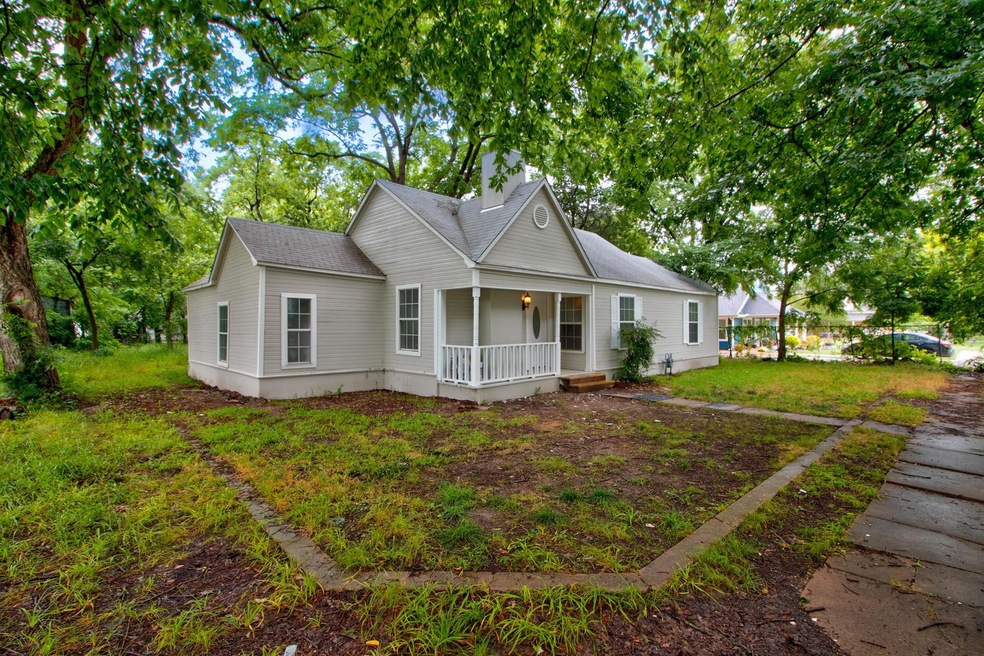 408 W Maple St, Whitewright, TX 75491 - photo 1