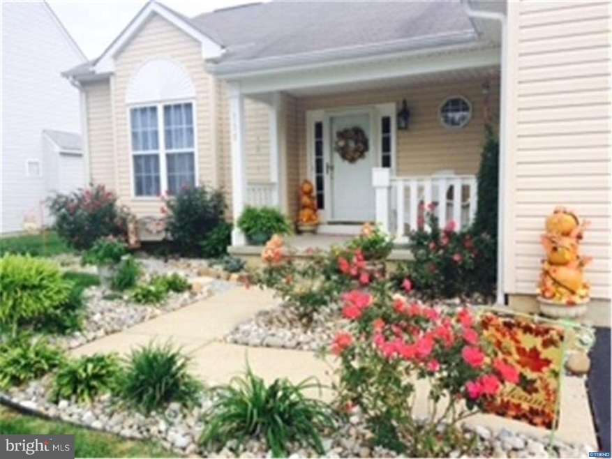 130 W Flagstone Dr, Newark, DE 19702 - photo 1