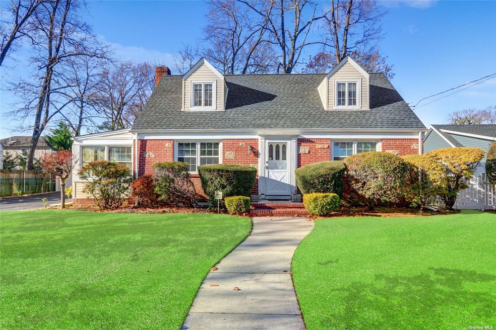 2596 Foxdale Ave, Oceanside, NY 11572 - photo 1