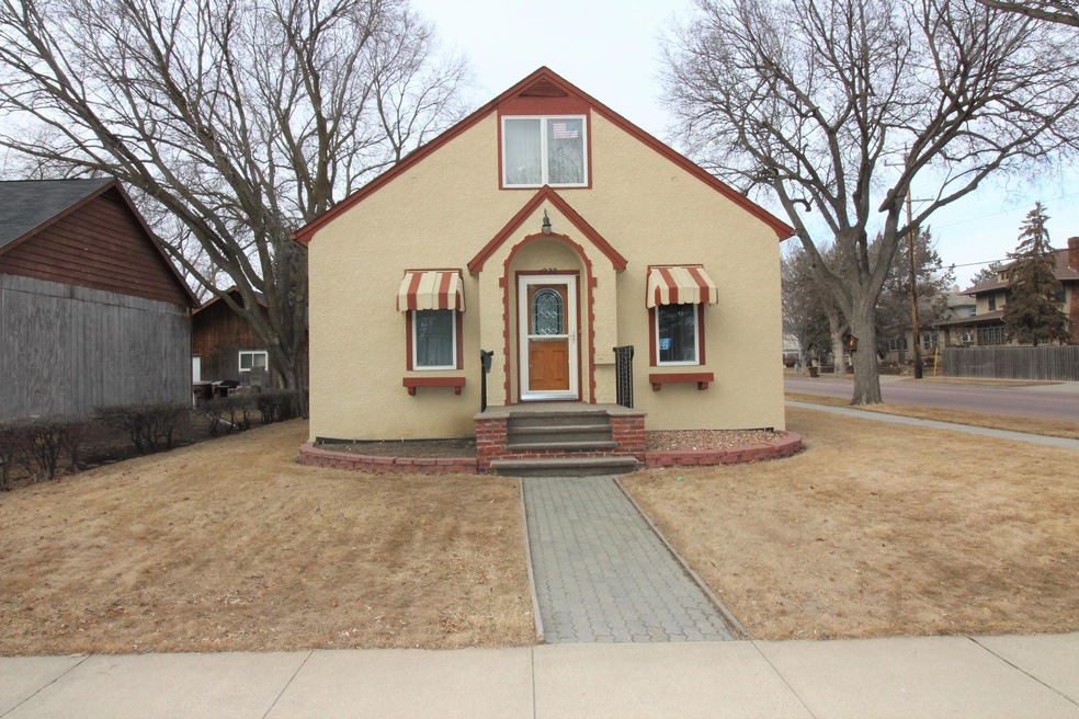 1222 E 3rd Ave, Mitchell, SD 57301 - photo 1