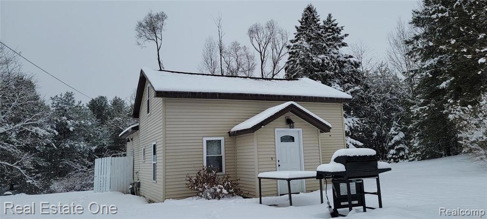 Maintenance free vinyl siding and 25 yr. dimension