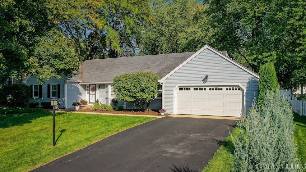 1034 Woodland Hills Rd, Batavia, IL 60510 - photo 1