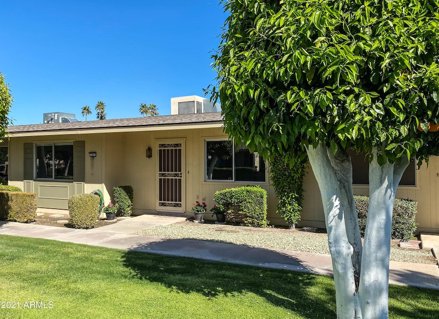 10951 W Santa fe Dr, Sun City, AZ 85351 - photo 1