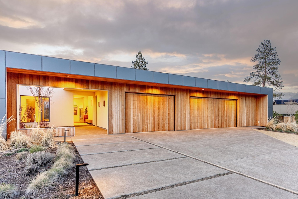 61913 Hosmer Lake Dr, Bend, OR 97702 - photo 1