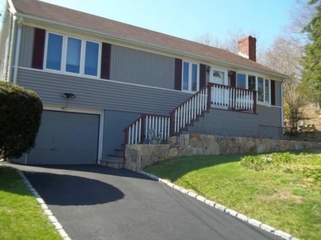 139 Crestview Dr, Bridgeport, CT 06606 - photo 1