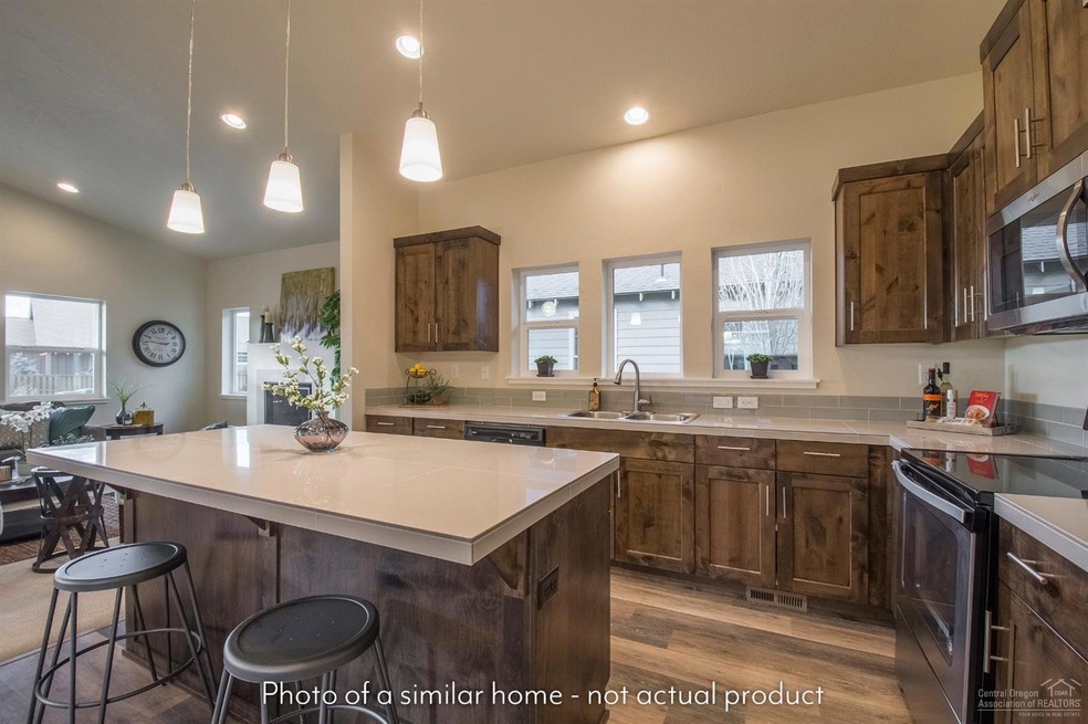 1720 NW Kingwood Ave, Redmond, OR 97756 - photo 1