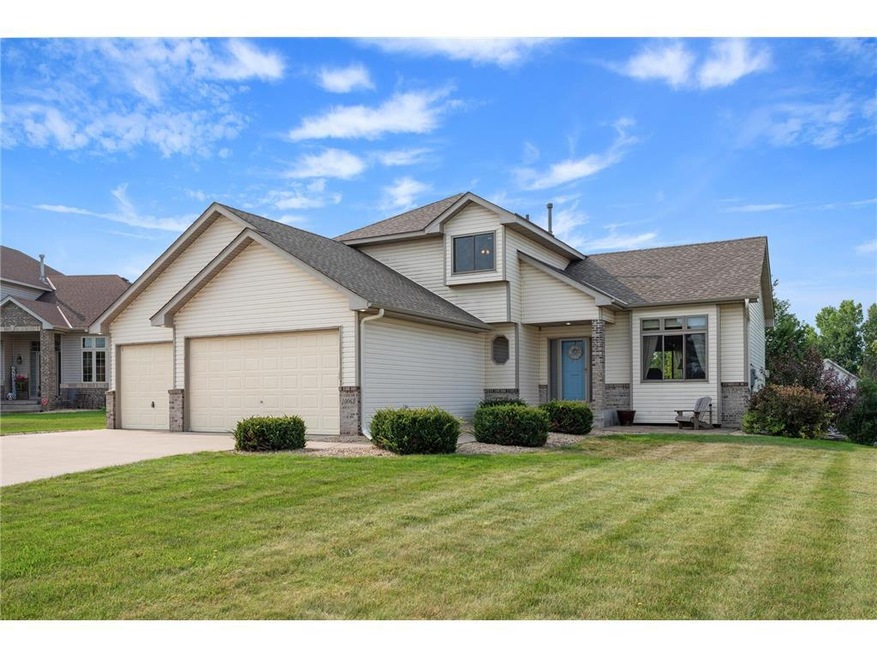 Modified 2 Story on a cul-de-sac lot