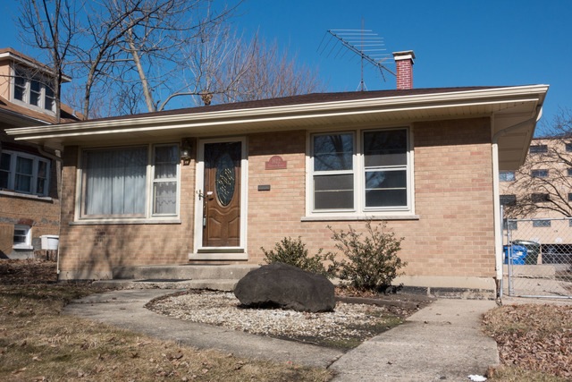 1622 Oakwood Ave, Des Plaines, IL 60016 - photo 1