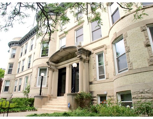 95 Centre St unit 2, Brookline, MA 02446 - photo 1