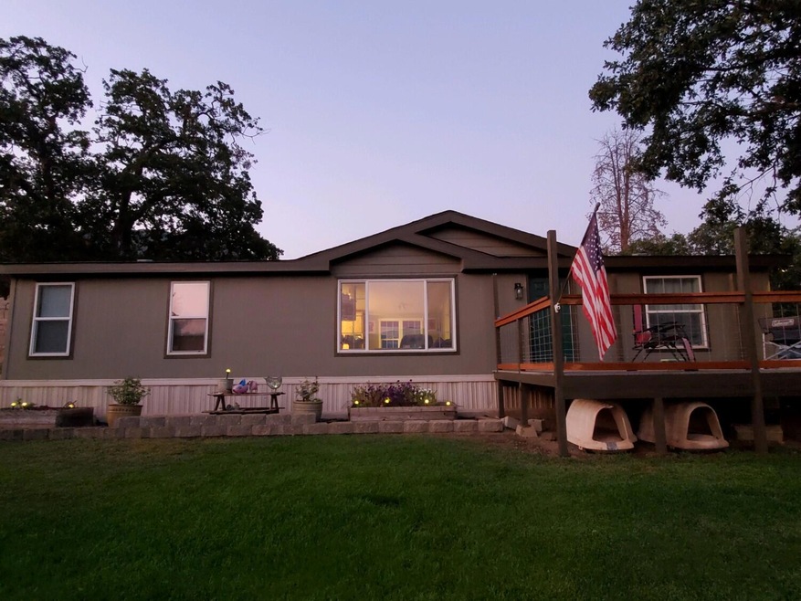 11910 Blackwell Rd, Central Point, OR 97502 - photo 1