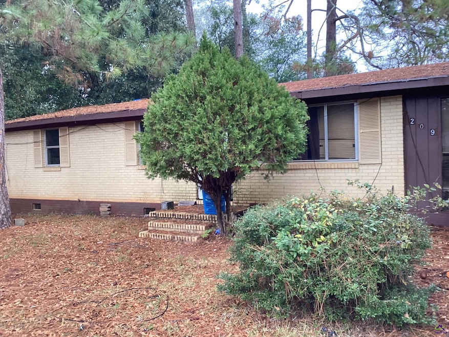 209 Valley Dr, Fort Valley, GA 31030 - photo 1