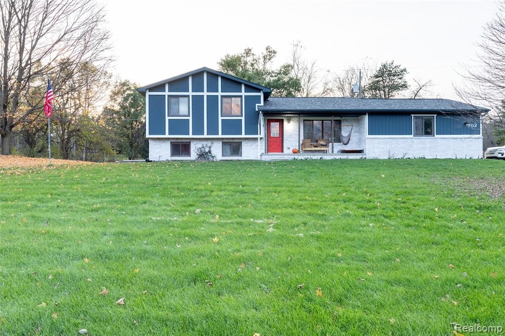 702 S Hacker Rd, Brighton, MI 48114 - photo 1