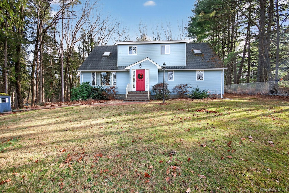 4 Carlyle Rd, Hyde Park, NY 12538 - photo 1