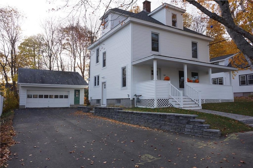 Beautiful box style colonial...