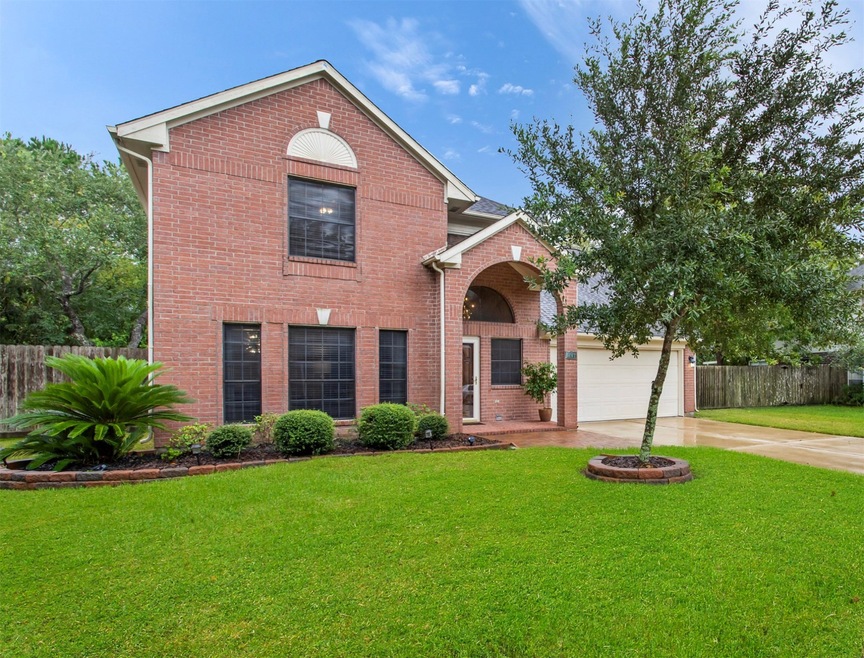 Make this place your home at 4101 De Leon Lane located in Sunset Meadows and zoned to Pearland ISD.