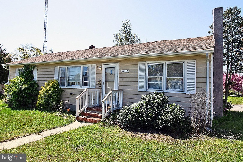 19 Manor Dr, Manahawkin, NJ 08050 - photo 1