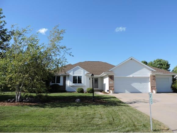 W6042 Strawflower Dr, Appleton, WI 54915 - photo 1