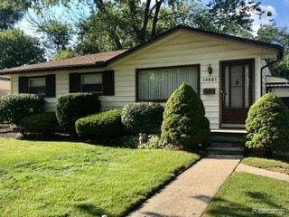 FRONT OF HOUSE