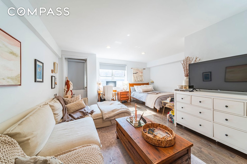 Chelsea Seventh Condominium unit 5X, New York, NY 10011 - photo 1