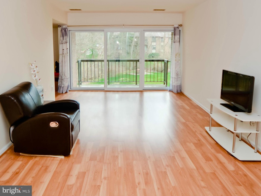 3105 Buccaneer Ct unit 101, Fairfax, VA 22031 - photo 1