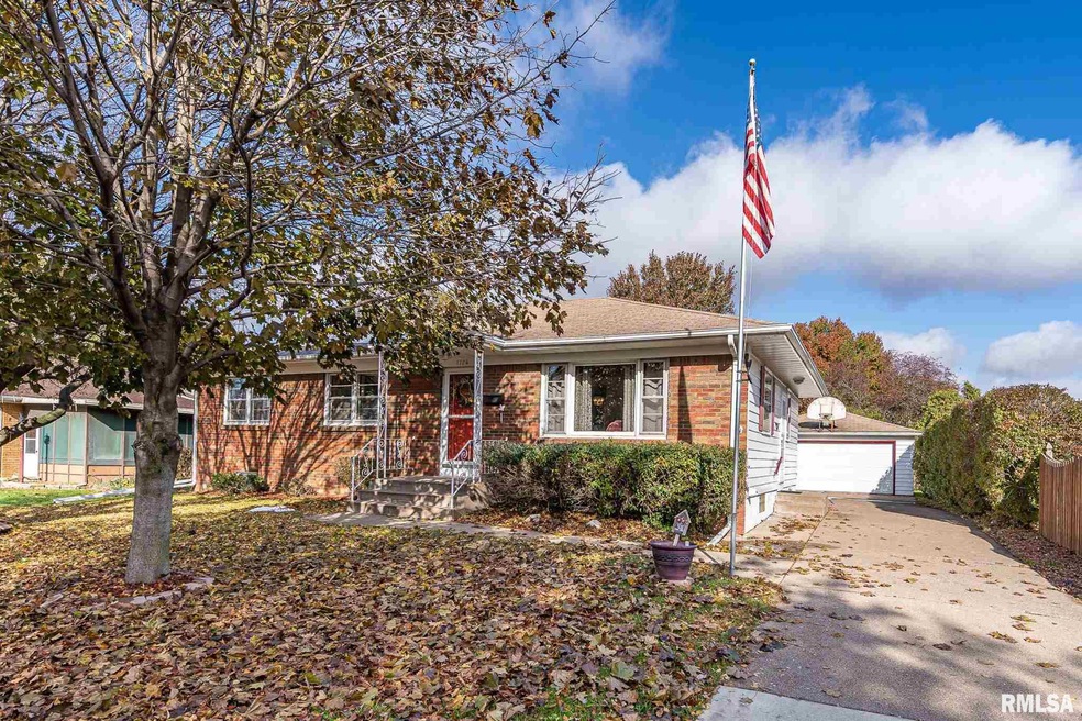 1724 W 36th St, Davenport, IA 52806 - photo 1