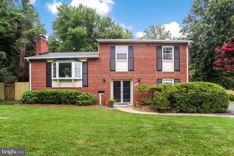 6711 Haycock Rd, Falls Church, VA 22043 - photo 1