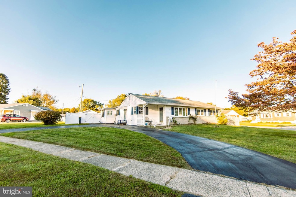 221 Hull Ave, Newark, DE 19711 - photo 1