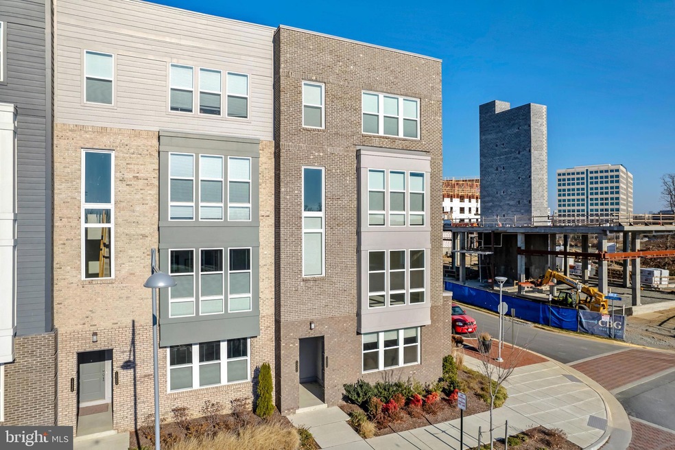 13330 Arrowbrook Centre Dr, Herndon, VA 20171 - photo 1