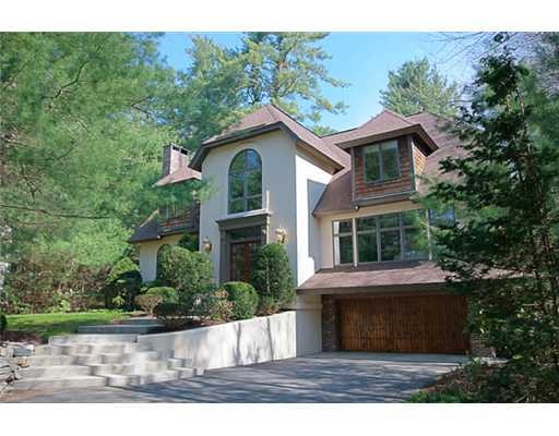 8 Avalon Place, Cumberland, RI 02864 - photo 1