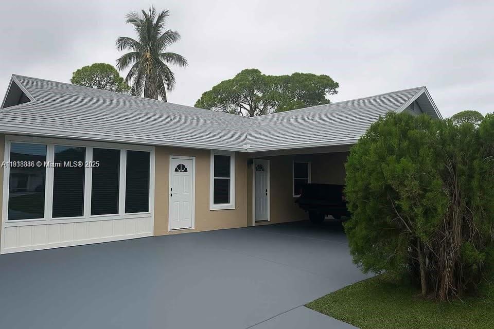 2425 Mohawk Ave, Fort Pierce, FL 34946 - photo 1