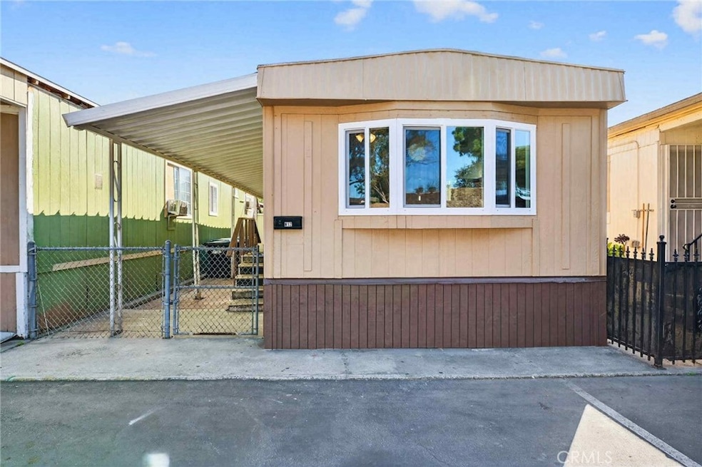 6656 E Rosecrans Ave unit N12, Compton, CA 90221 - photo 1