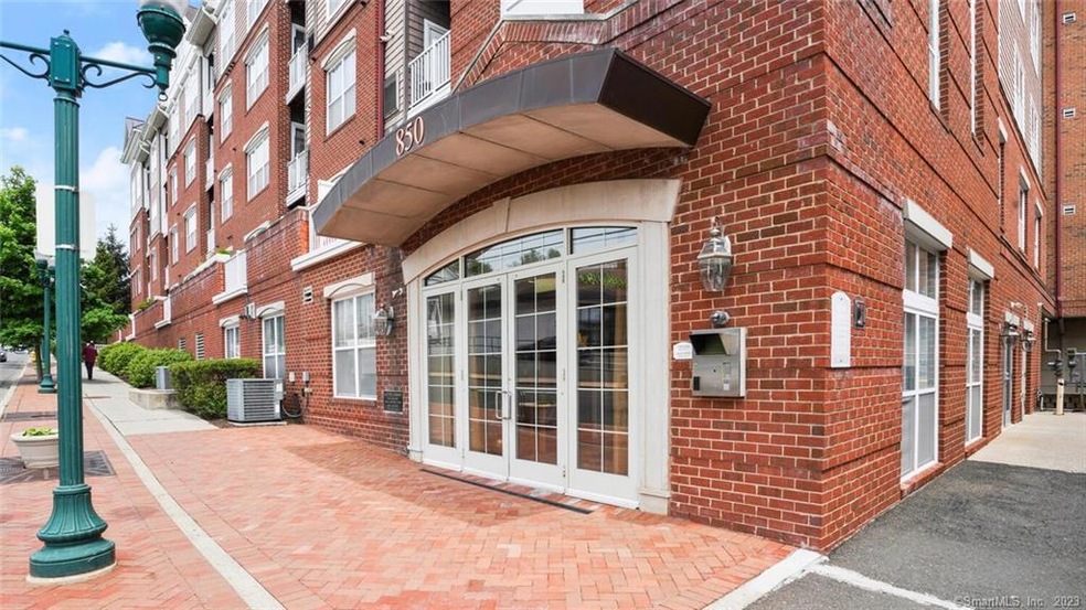 Main entrance (off Lafayette St)