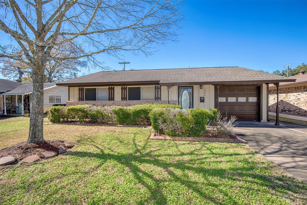 1206 Cypress St, Alvin, TX 77511 - photo 1