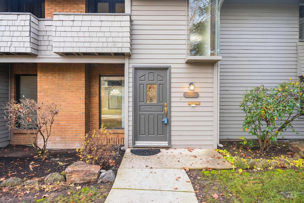 1009 E Strawberry Ln, Boise, ID 83712 - photo 1