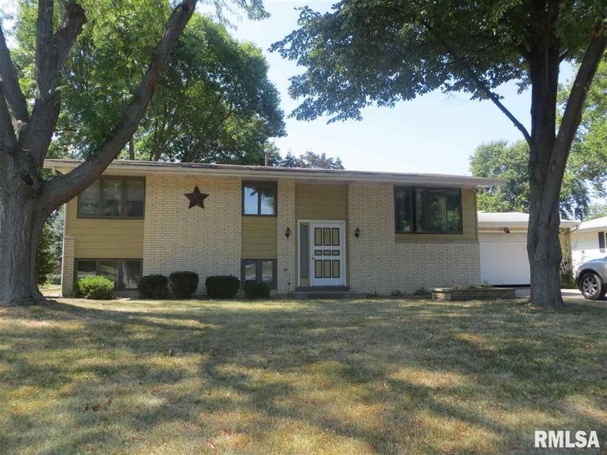 1271 Richland Ave, Lincoln, IL 62656 - photo 1