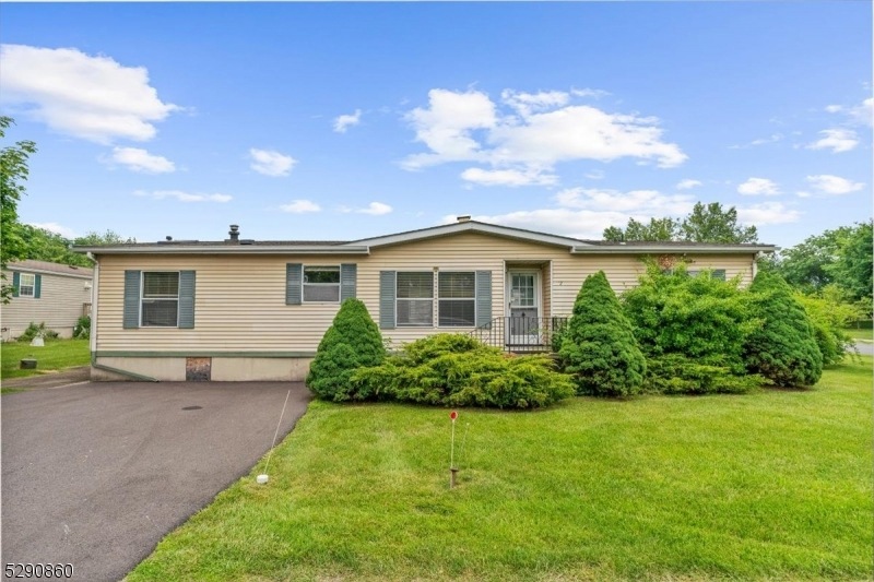 2 Dawn Dr, Belvidere, NJ 07823 - photo 1