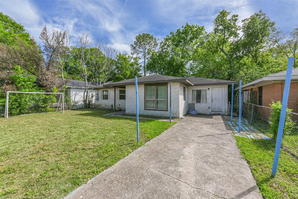 5028 Briscoe St, Houston, TX 77033 - photo 1