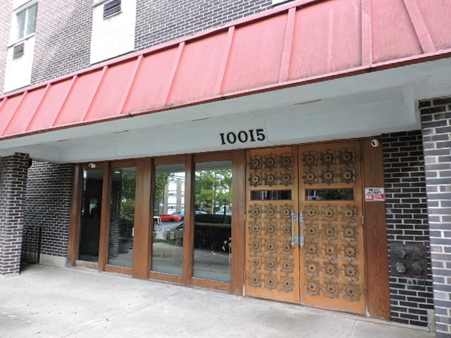 10015 Beverly Dr unit 105, Skokie, IL 60076 - photo 1